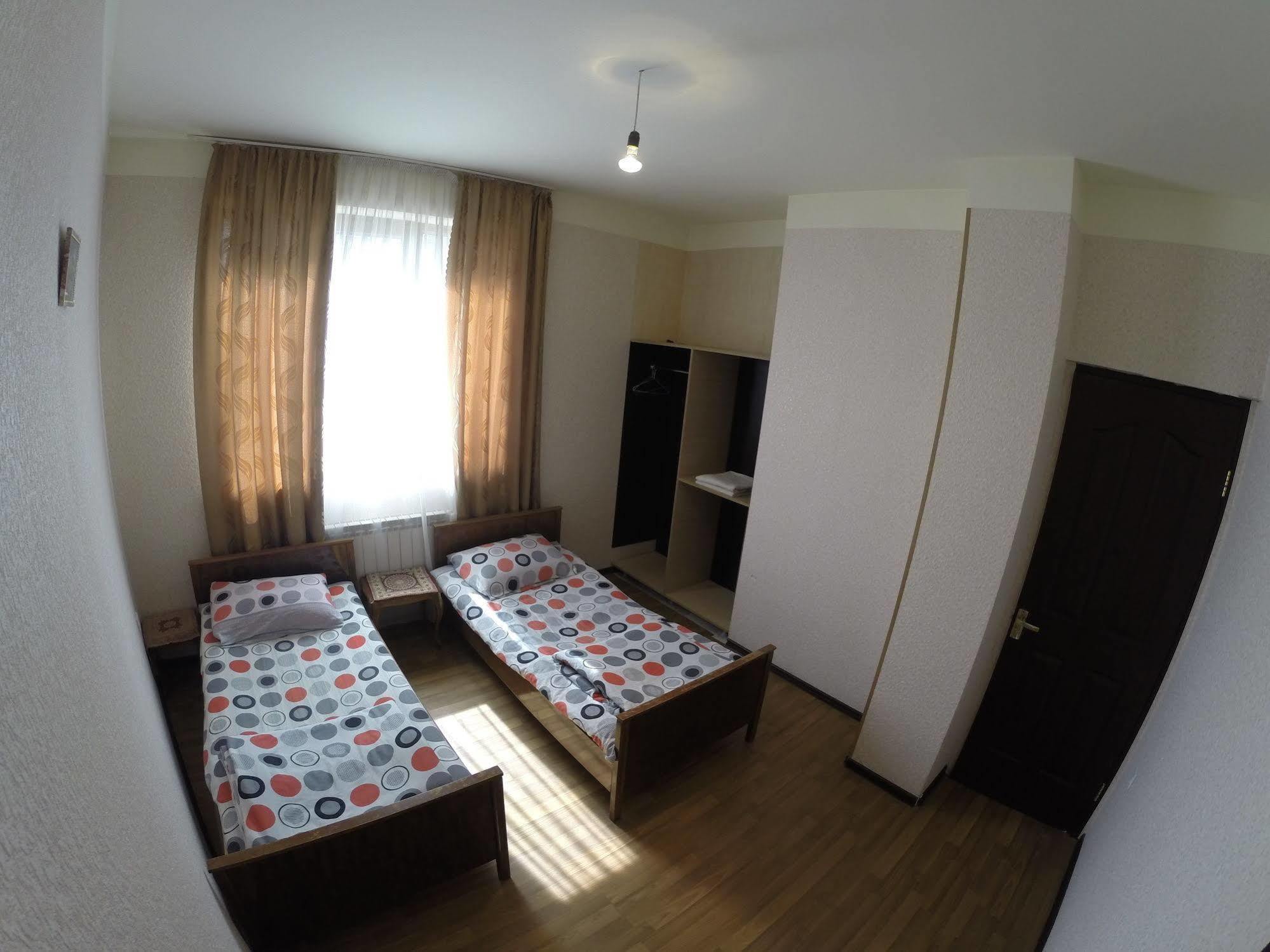 Glide Hostel エレバン エクステリア 写真